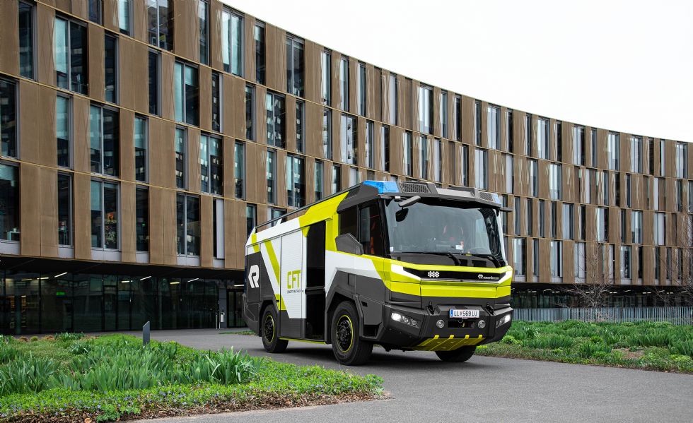 Prvi električni gasilski avto na svetu, na preskusu tudi v Sloveniji