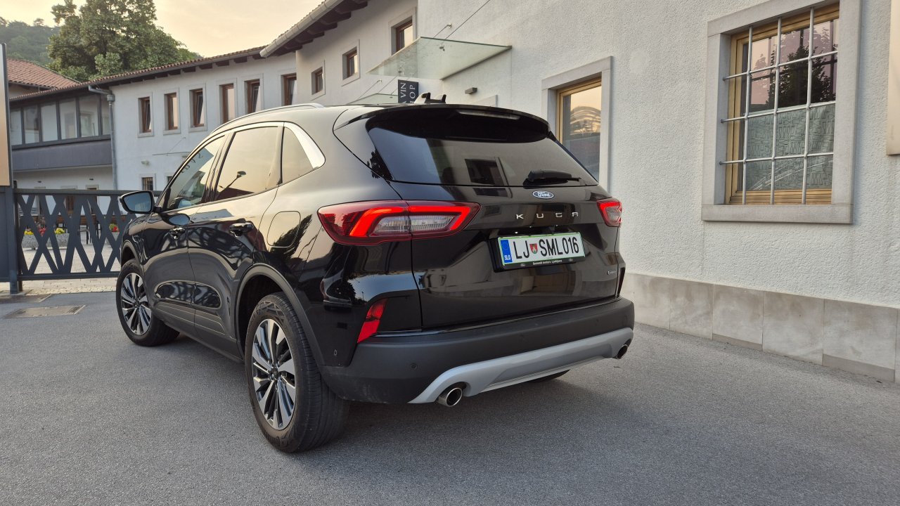 Mesec dni druženja s priključno-hibridno Kugo