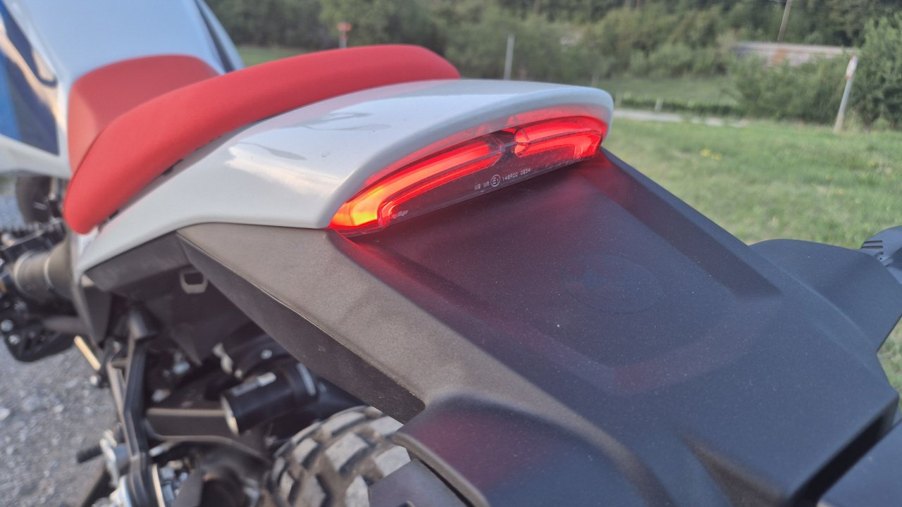 Prvenstveno za teren, opcijsko za asfalt