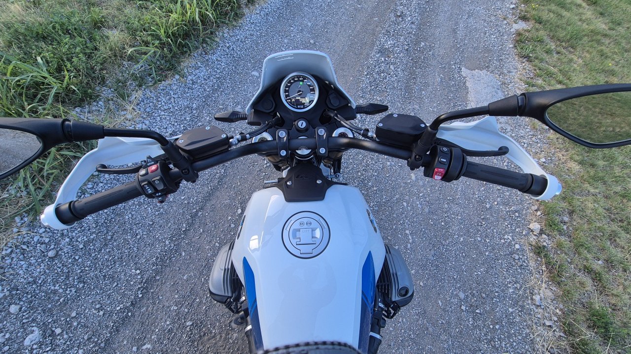 Prvenstveno za teren, opcijsko za asfalt