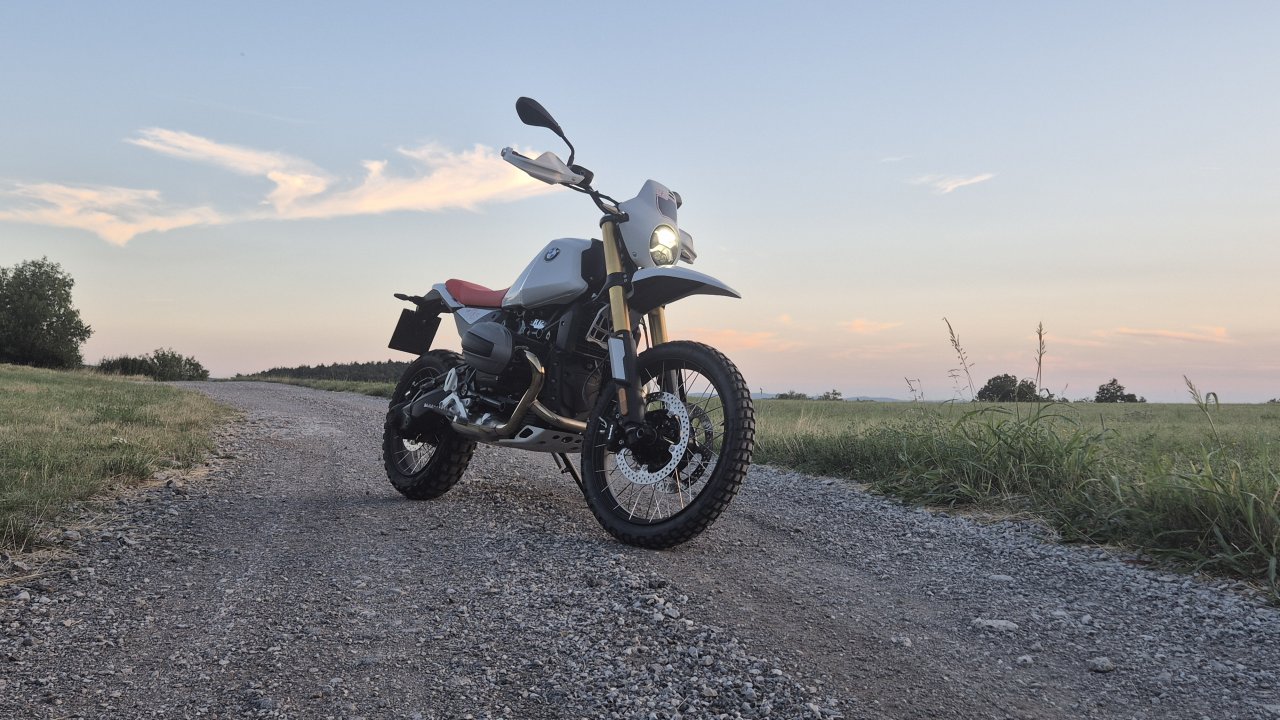 Prvenstveno za teren, opcijsko za asfalt