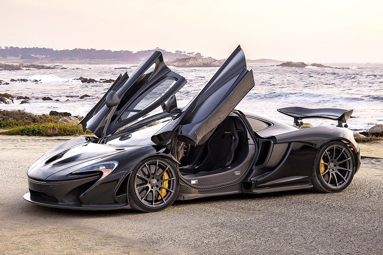 Leta pozneje je nastal enako ekstremni McLaren P1, ki pa pripada čisto drugi generaciji hiperšportnikov.