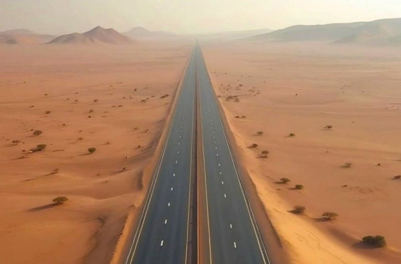 Cesta, kjer 240 kilometrov ni niti enega ovinka