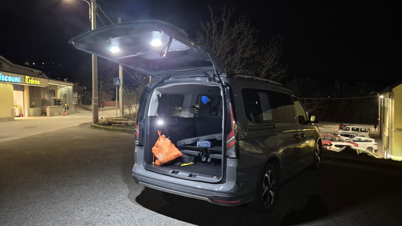 Od ostalih elektrificiranih Fordov se precej odmika