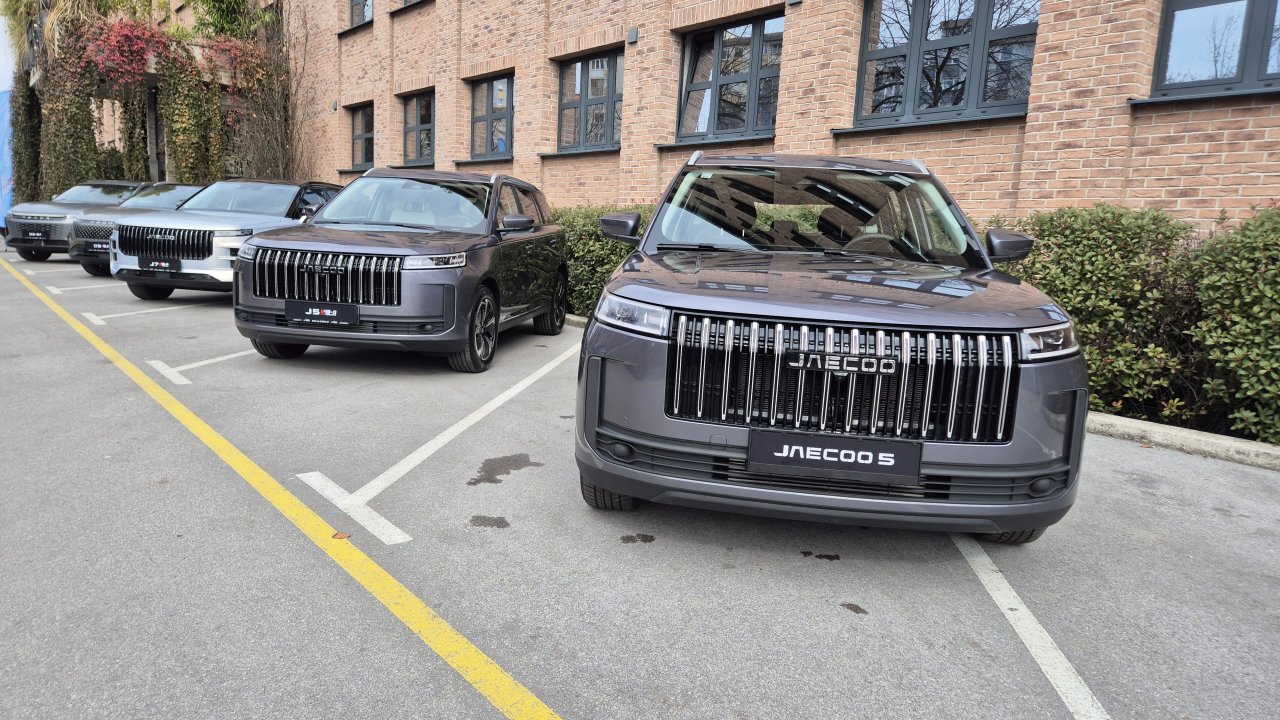 Pol leta po vstopu na trg se je za te odločilo že skoraj 500 kupcev