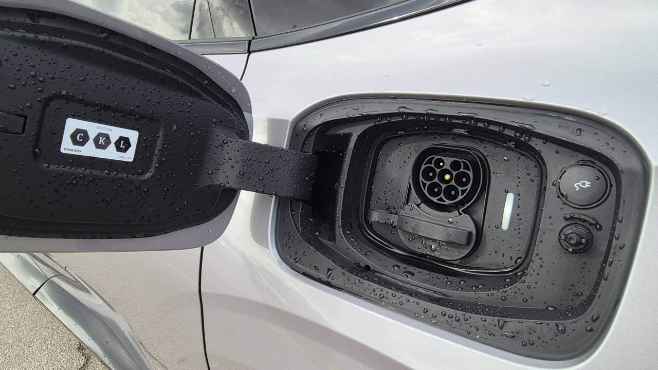 Butični električni potovalnik za začetnih 72 tisočakov