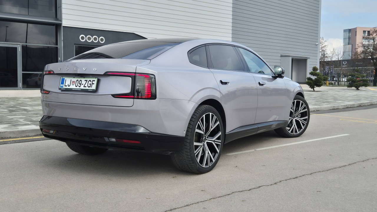 Butični električni potovalnik za začetnih 72 tisočakov