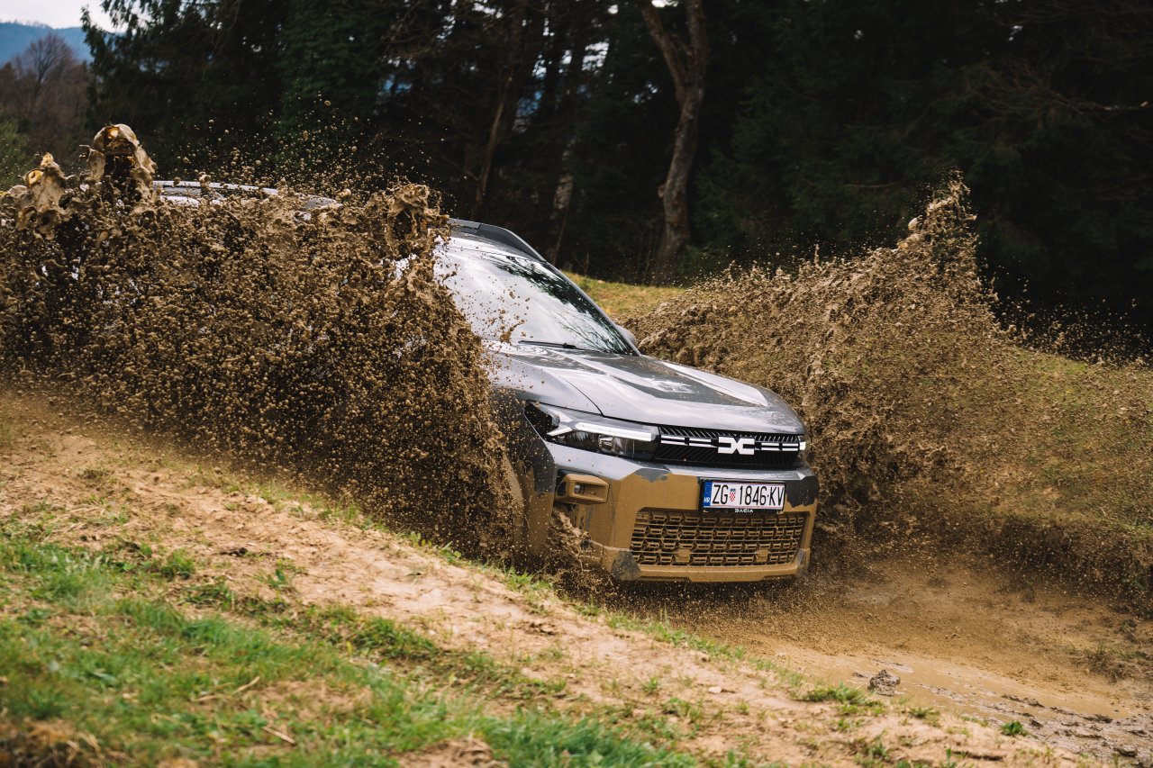 Dacia ima veliko novega, prvič od blizu tudi električni malček 