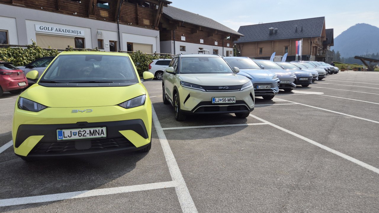 Po večernem dogodku zdaj še prvi stik z avtomobili