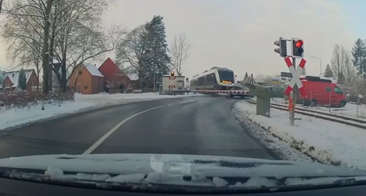 Seat proti vlaku kot peresce v vetru