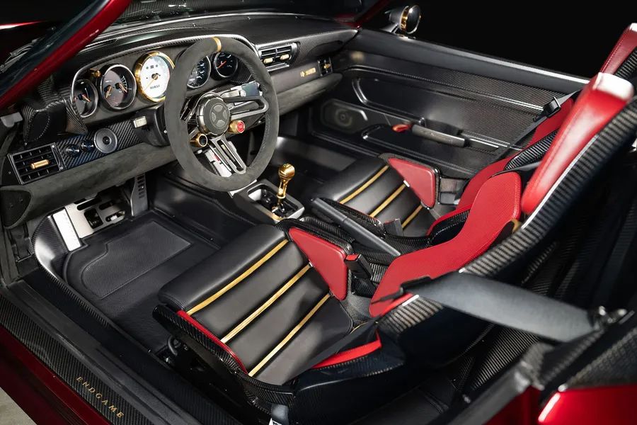 Če bi Iron Man vozil Porsche 911, bi bil videti takole