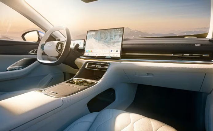 Električna limuzina, ki gre do 550 km in stane slabih 14 tisoč evrov