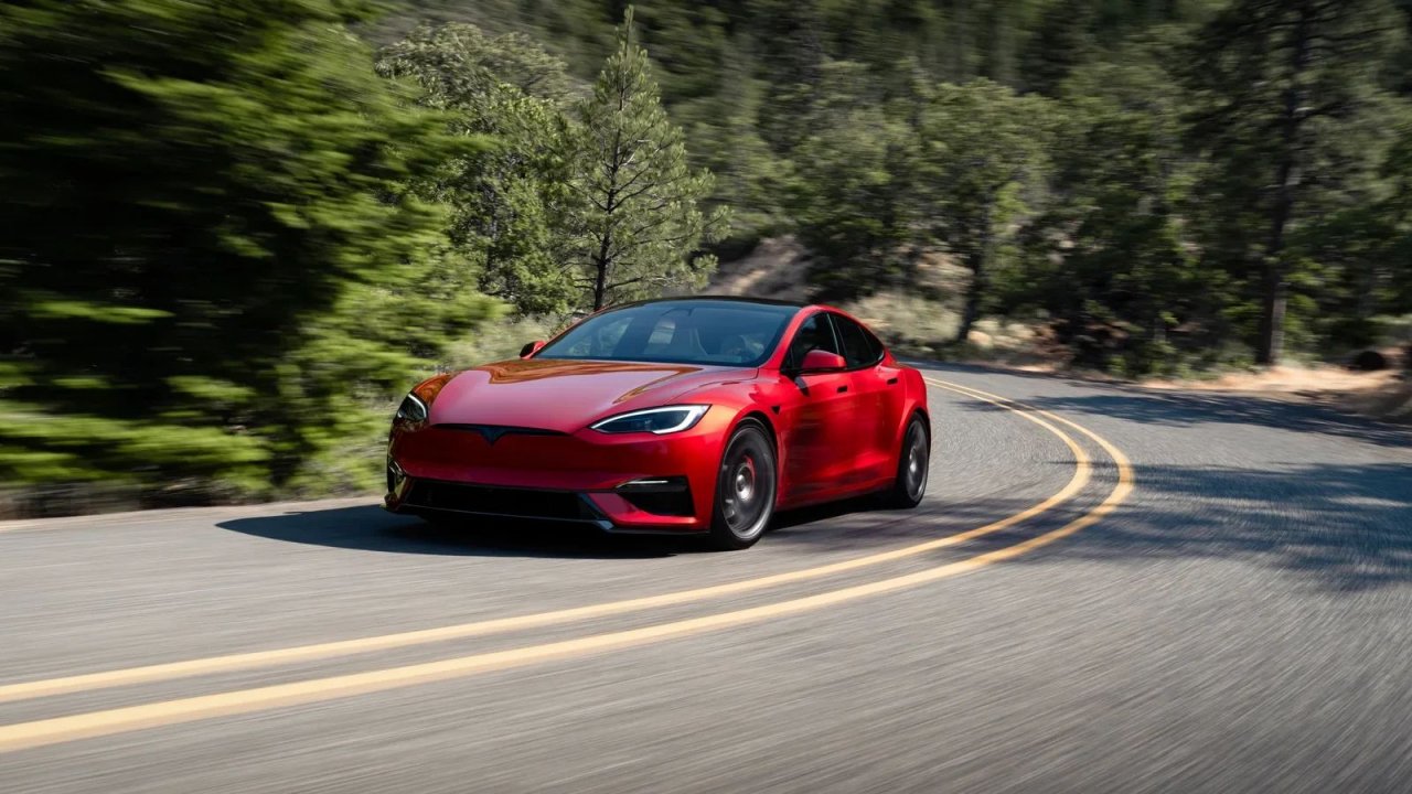 Tesla ukinja dva modela s poslovilno serijo 