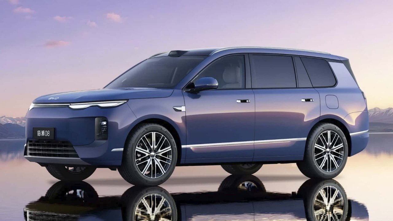 Velik električni SUV z do 900 kilometrov dosega