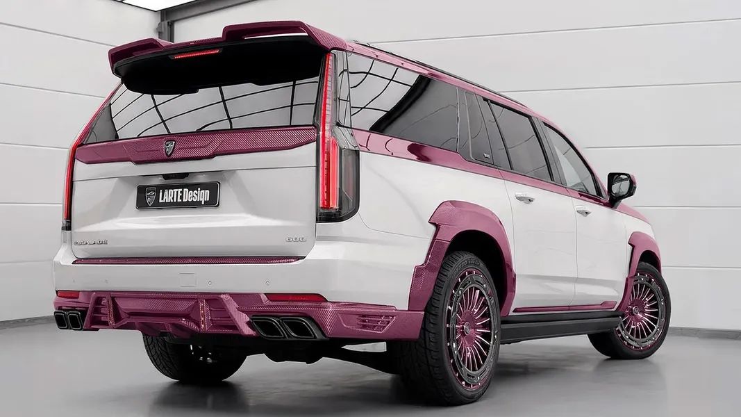 Veliki SUV za žene nogometašev